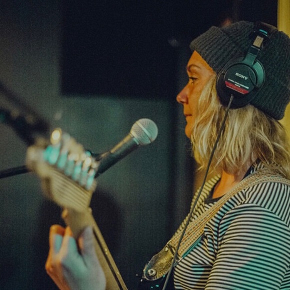 Meet your Posher, Lily - Picture 1 of 1